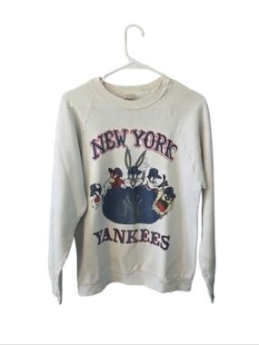 Looney Tunes Vintage Men's Fruit Of The Loom Crewneck New York Yankees Baseball
